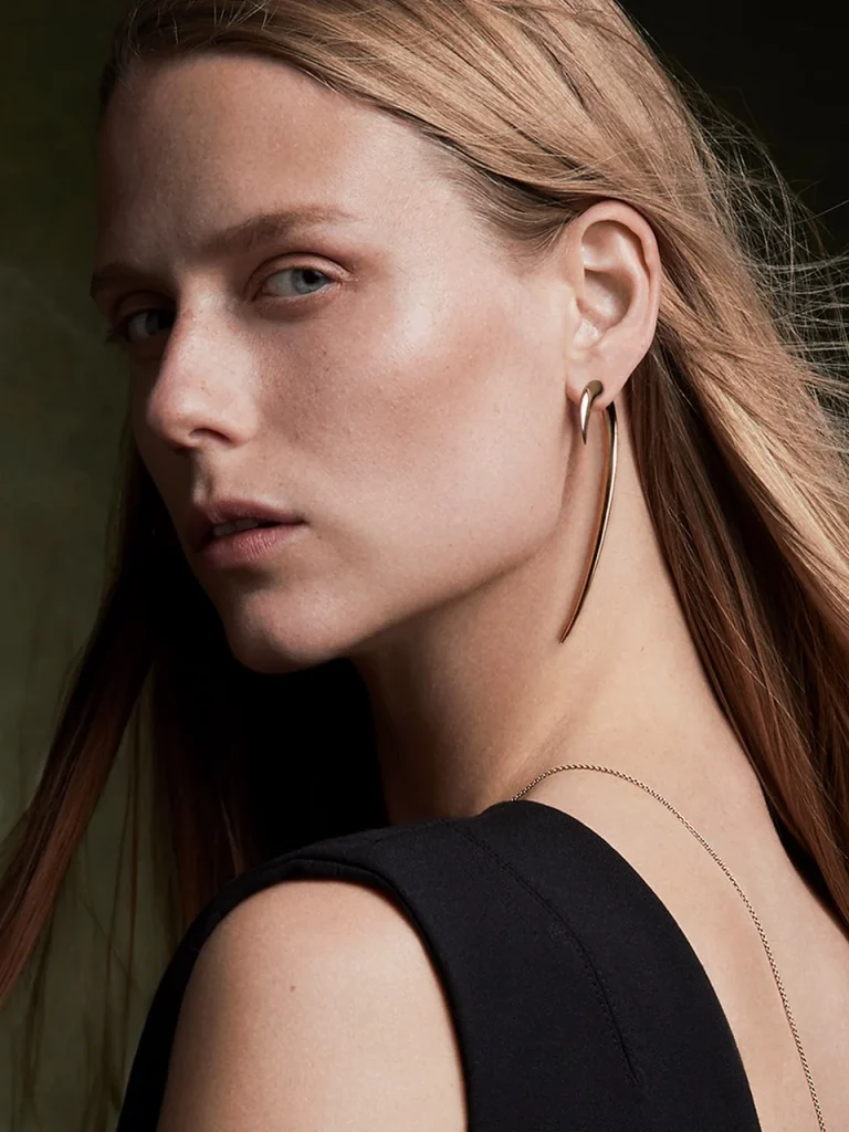 Shaun Leane HOOK_EARRING_1080x
